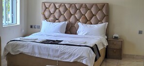 Standard Double Room, Courtyard View - Grand Hyatt No.5 Hotel (Port Harcourt)