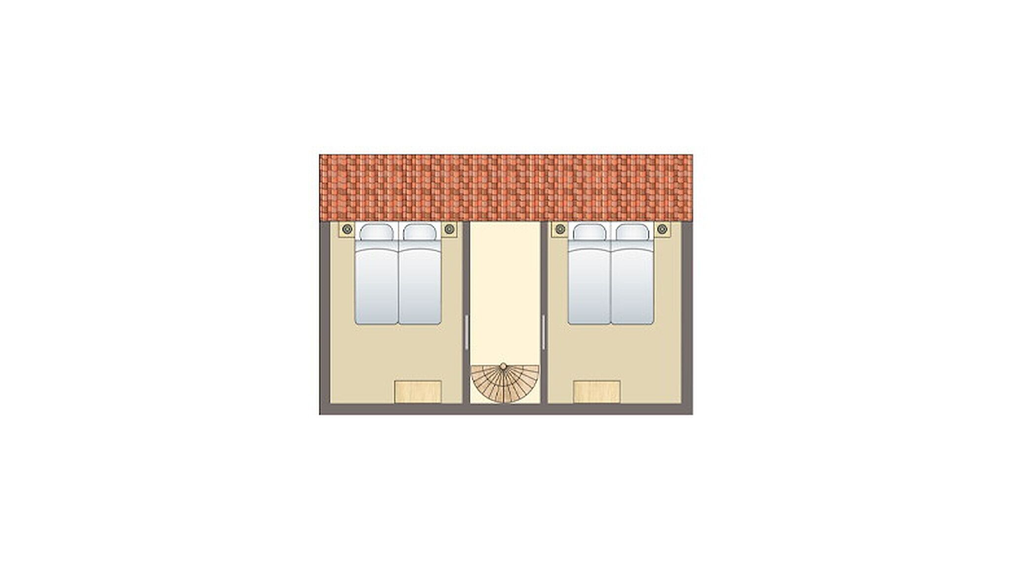 Une chambre avec deux lits, une petite salle de bain et un ventilateur au centre.