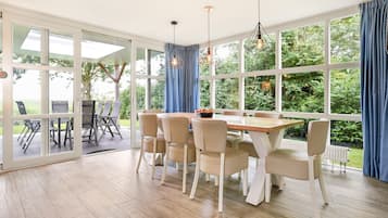 Bungalow (8L-bungalow) | Tempat makan