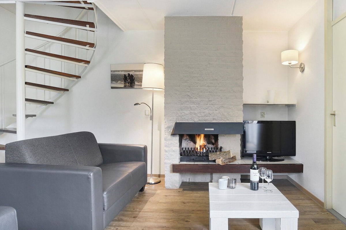 Bungalow (6M-bungalow) | Living room | TV