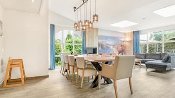 Bungalow (10CTS-bungalow) | Tempat makan