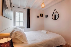 2 chambres, lit de bébé portatif, Wi-Fi, literie fournie