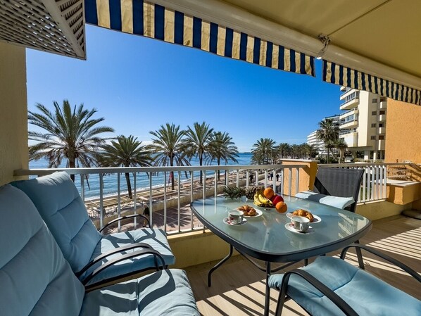 Outdoor dining - Diana Nº108- 2 Bedrooms Apartment Front Line Beach- Sea views- (Marbella)