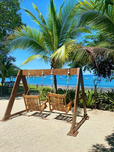 It is important to note that the Villa does NOT offer access to a pool.<br><br>Nestled on a hillside with breathtaking ocean views, this luxurious villa combines modern comfort with serene natural beauty.