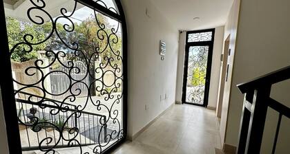 Cozy Stay + breakfast 203