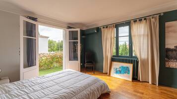 5 chambres, fer et planche à repasser, lit parapluie, Wi-Fi