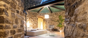 Ice Queen Chamber by Rent all Como