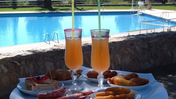 Chalet | Pool | Outdoor pool - Good Standard Furnished Chalet on Nice Park (Castellet i la Gornal)