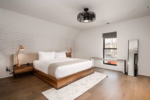 4 camere, una scrivania, ferro/asse da stiro, Wi-Fi