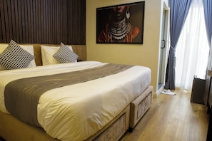 Deluxe Room | Desk, laptop workspace, free WiFi - Mr Bay Hotel (Lagos)