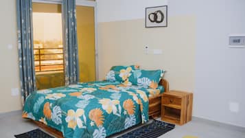Deluxe Studio, Balcony | Blackout drapes, iron/ironing board, free WiFi