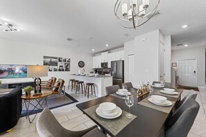 Casa (4 Bedrooms) | Servicio de la propiedad