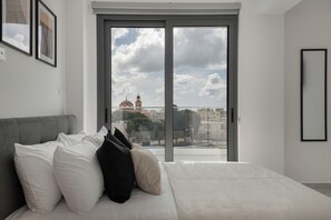 Luxury Apartment, Sea View | In-room safe, blackout curtains, iron/ironing board, free WiFi