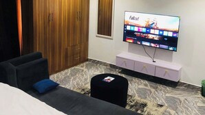 Economy Apartment, Balcony, City View | 1 bilik tidur, meja, ruang kerja komputer riba 
