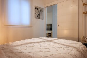2 bedrooms, iron/ironing board