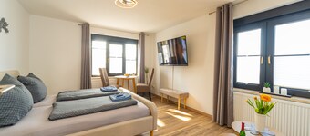Fantastic apartment with water access House on the lakeshore starboard