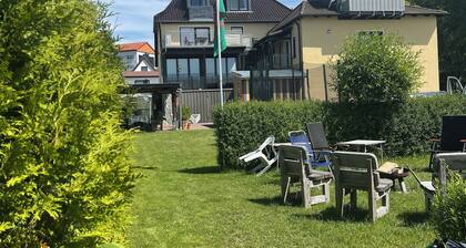 Fantastic apartment with water access House on the lakeshore starboard