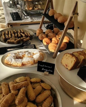 Breakfast buffet - Nimfi Hotel (Skiathos)