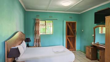 Zimmersafe, Schreibtisch, kostenloses WLAN, Bettwäsche