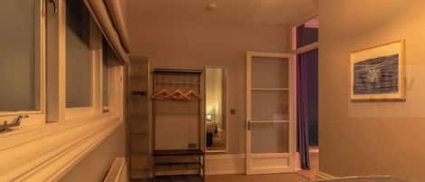 2 habitaciones, tabla de planchar con plancha y wifi gratis