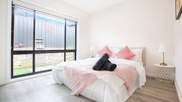 3 chambres, fer et planche à repasser, Wi-Fi, draps fournis