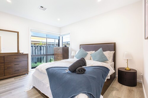 Modern 3B house, pet friendly close nature reserve