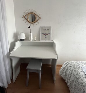 1 bedroom, desk - Apartement, one bedroom, facing the train station totally cosy and luxury place. (Arcachon)
