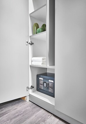 1 chambre, coffre-fort, système d’insonorisation