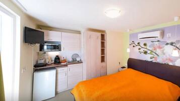 1 habitación, wifi y ropa de cama