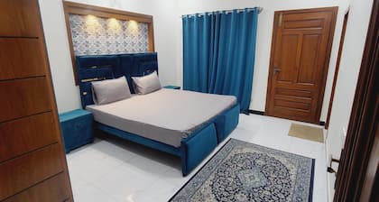 Welcome Lodges... Cozy 2-bedroom lodge with WiFi and AC in delightful Islamabad