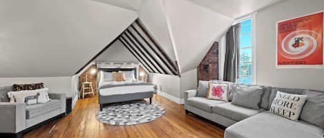 1 dormitorio, tabla de planchar con plancha, wifi y ropa de cama