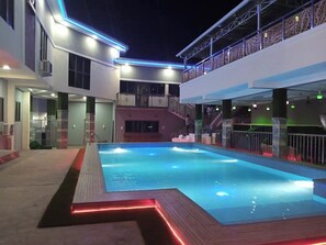 Outdoor pool - Golden Grand Royale Hotel (Lokoja)