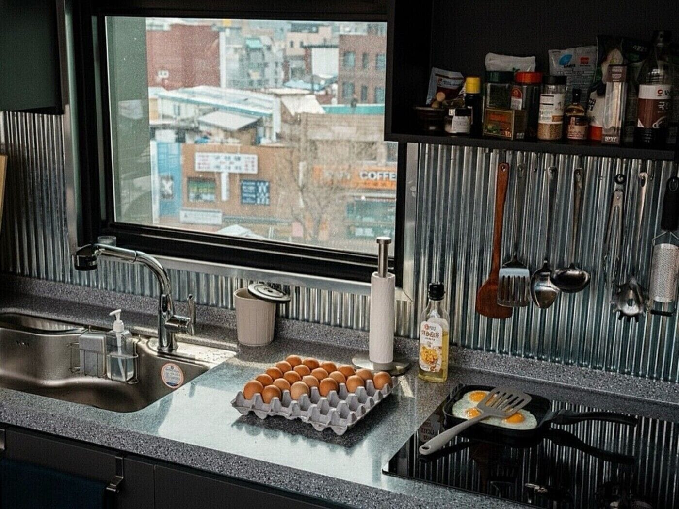 Free daily self-serve breakfast