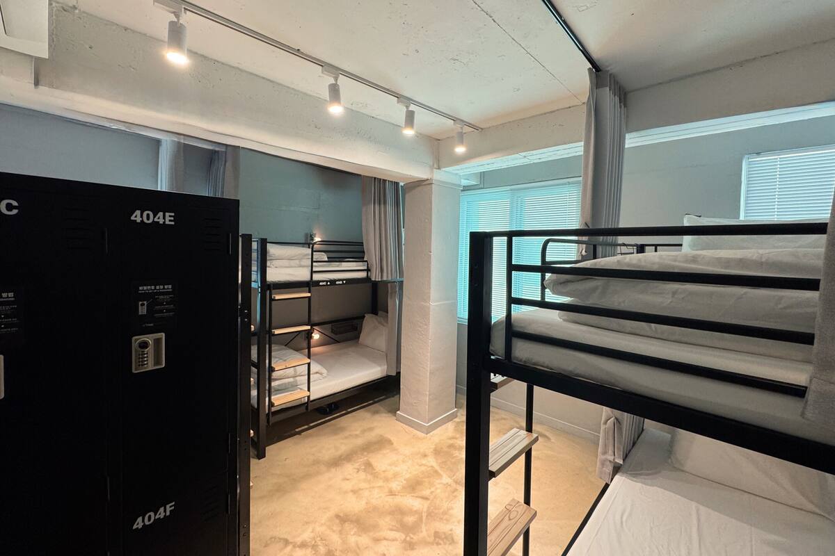 6 Beds Mixed Dormitory Room | Rideaux d’obscurcissement, système d’insonorisation