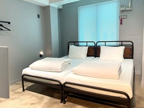 Verdunkelungsvorhänge, Bügeleisen/Bügelbrett, kostenloses WLAN