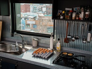 Réfrigérateur, micro-ondes, four, four grille-pain