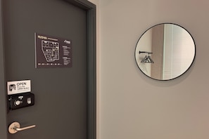 Single Room | Rideaux d’obscurcissement, système d’insonorisation