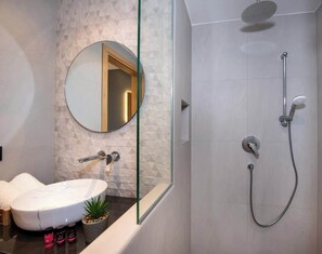 Shower, hair dryer, towels - Villa Arithea (Varipetro)