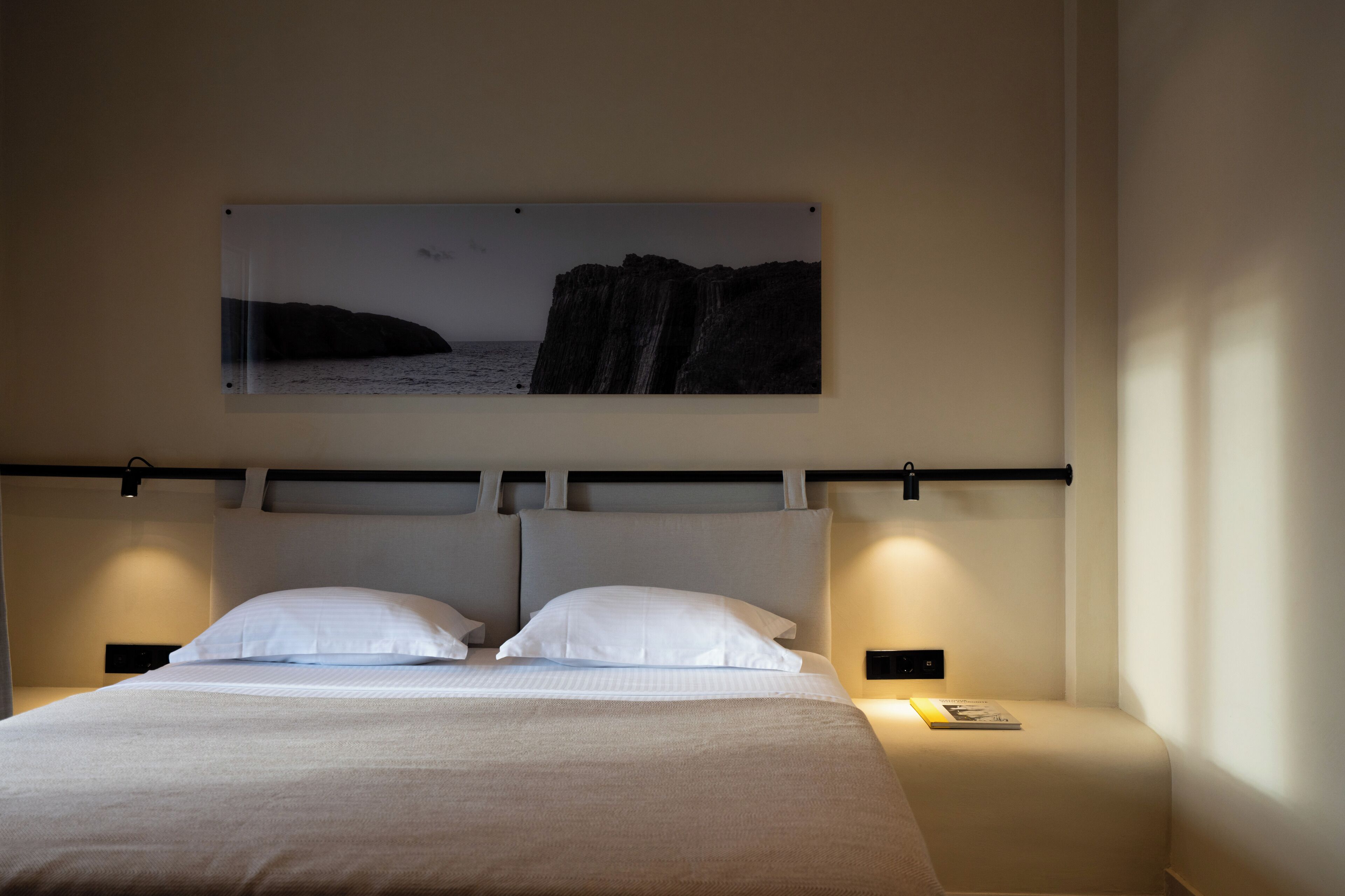 Superior suite, balkon | Een minibar, een kluis op de kamer, een strijkplank/strijkijzer