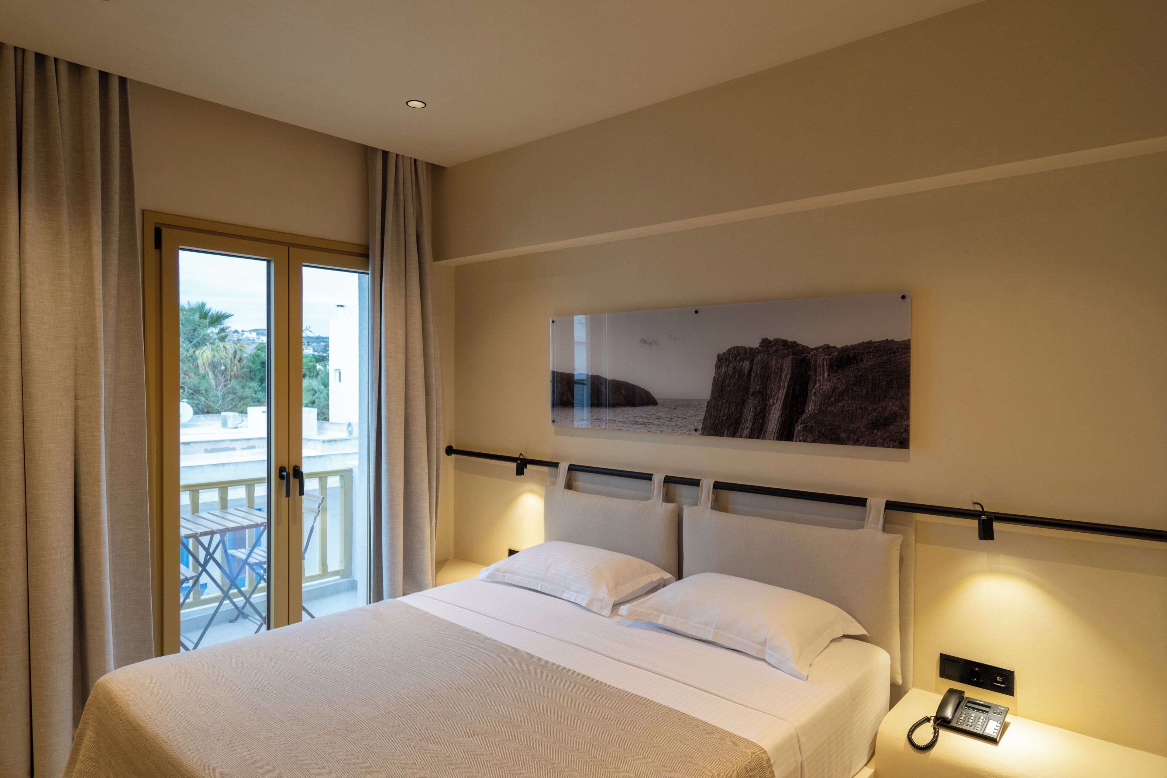 Suite Junior, balcon | Minibar, coffres-forts dans les chambres, fer et planche à repasser