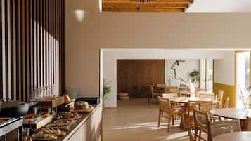 Desayuno continental gratuito y diario