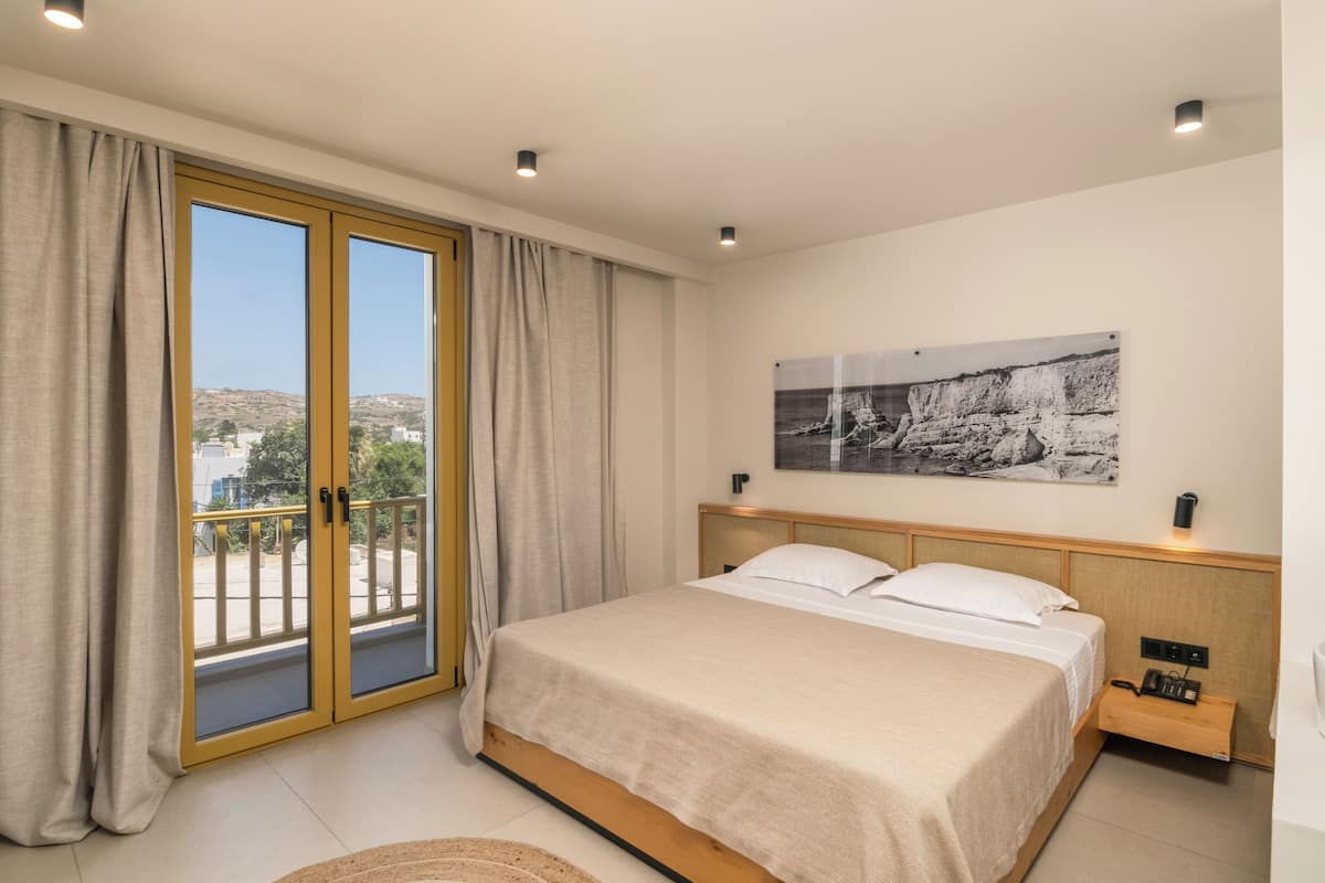 Suite pour lune de miel, balcon | Minibar, coffre-fort, fer et planche à repasser, accès au Wi-Fi (inclus)