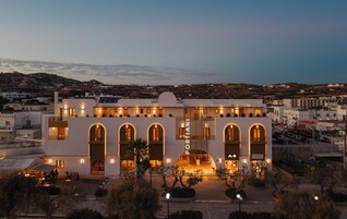 Πρόσοψη καταλύματος - απόγευμα/βράδυ