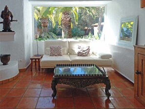 TV - Villa, 5BR, Sea views, walk to the beach, pool house (Ibiza)