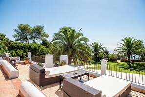 Terrace/patio - Villa, 5BR, Sea views, walk to the beach, pool house (Ibiza)