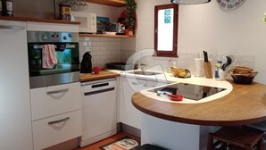 Coffee/tea maker, fridge, microwave, oven - 4-Person Pavilion in Private Park at Jard-sur-Mer (Jard-sur-Mer)