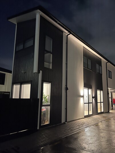 5 bedroom house at the heart of Auckland airport