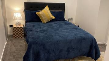 5 bedrooms, WiFi, bed sheets