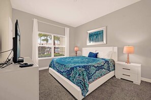 4 bedrooms, iron/ironing board, travel cot, WiFi - Davenport Retreat: 4BR House, Pool, Sleeps 10 (Davenport)