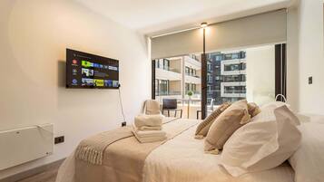 2 habitaciones, escritorio, tabla de planchar con plancha y wifi